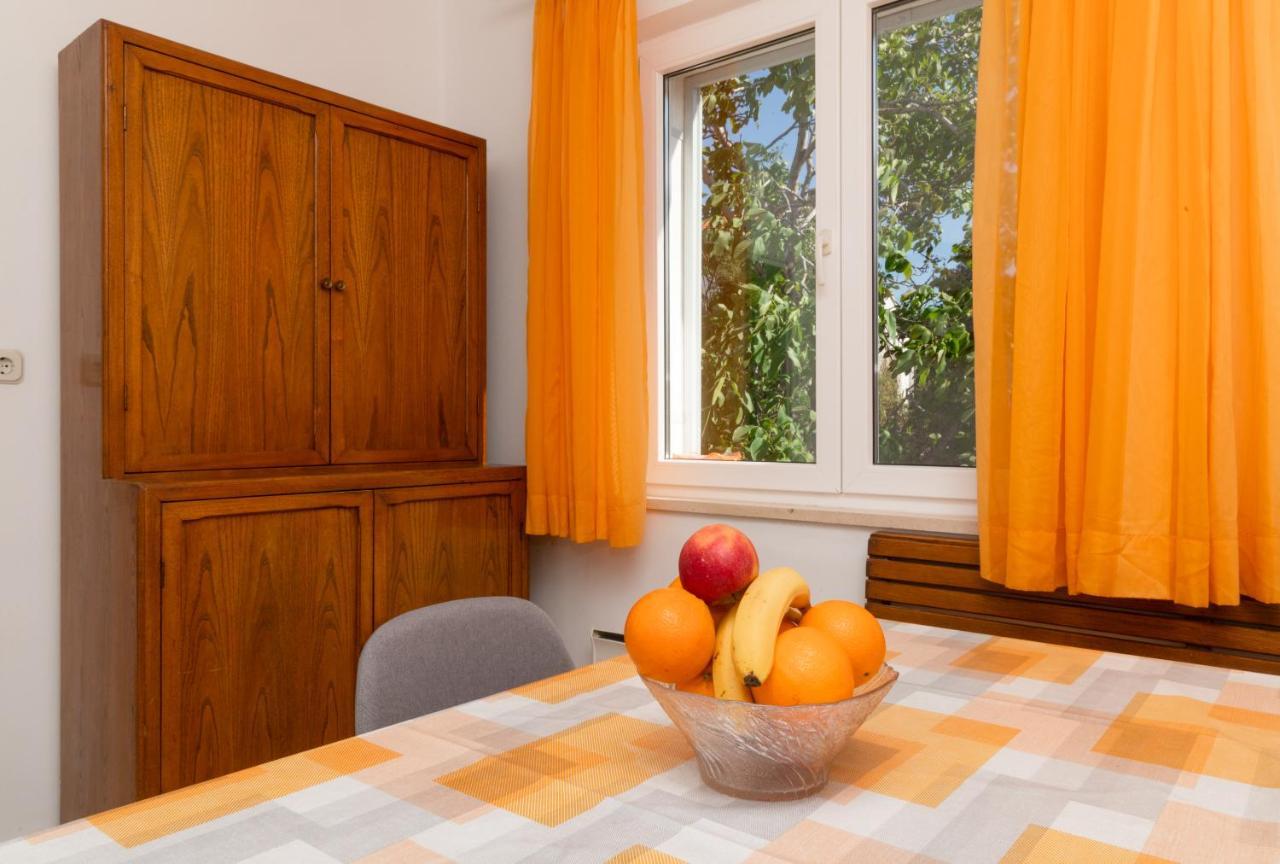 Apartment Nona - Center, 150 Meters From The Beach سوبيتار المظهر الخارجي الصورة