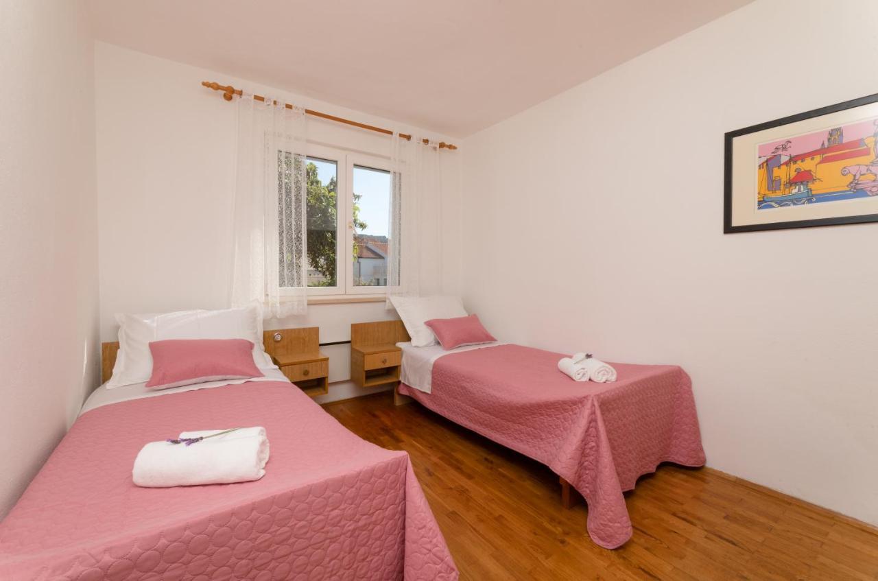 Apartment Nona - Center, 150 Meters From The Beach سوبيتار المظهر الخارجي الصورة